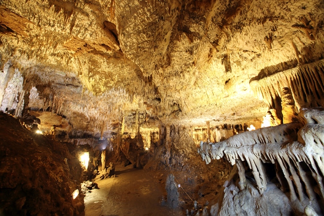 Stalagmites et concretions