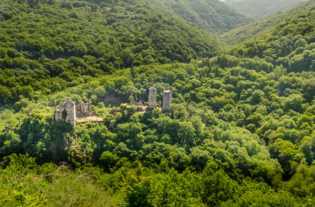 Tours de Merle vues des collines